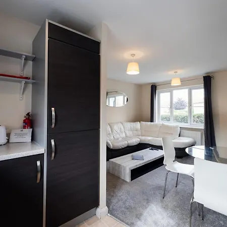 The Corner House | 2-bed With Free Parking *